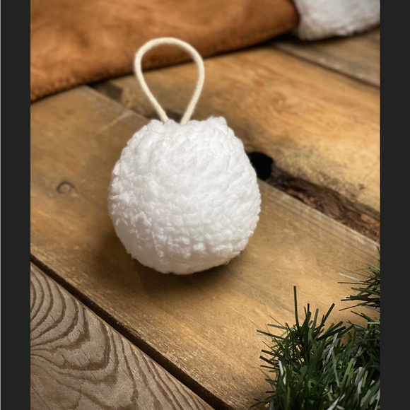 NWT Handmade Set of 4 Sherpa Christmas ornaments - Picture 1 of 4